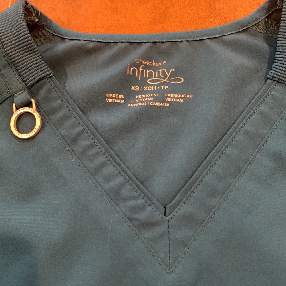 Scrub top - Picture 2 of 3